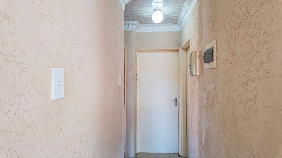 To Let 5 Bedroom Property for Rent in Tlhabane North West